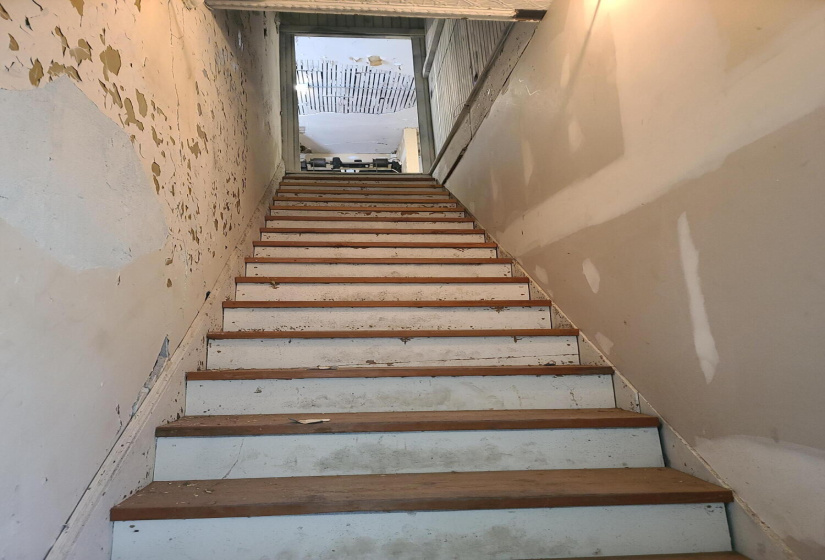 Stairs leading to 2nd level